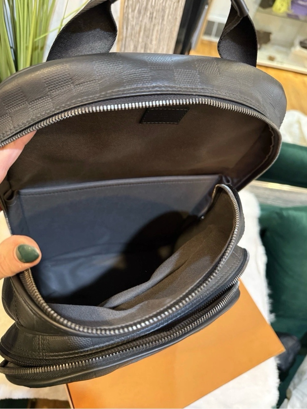 Louis Vuitton Men's Black Damier Graphite Backpack - Picture 12 of 15